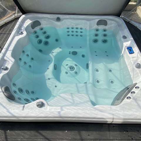 jacuzzi spa 