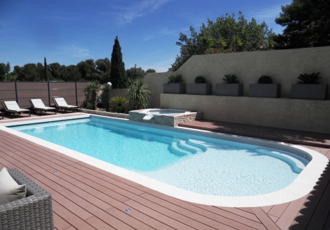 piscine en coque polyester prix