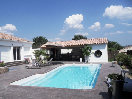coque piscine en polyester prix